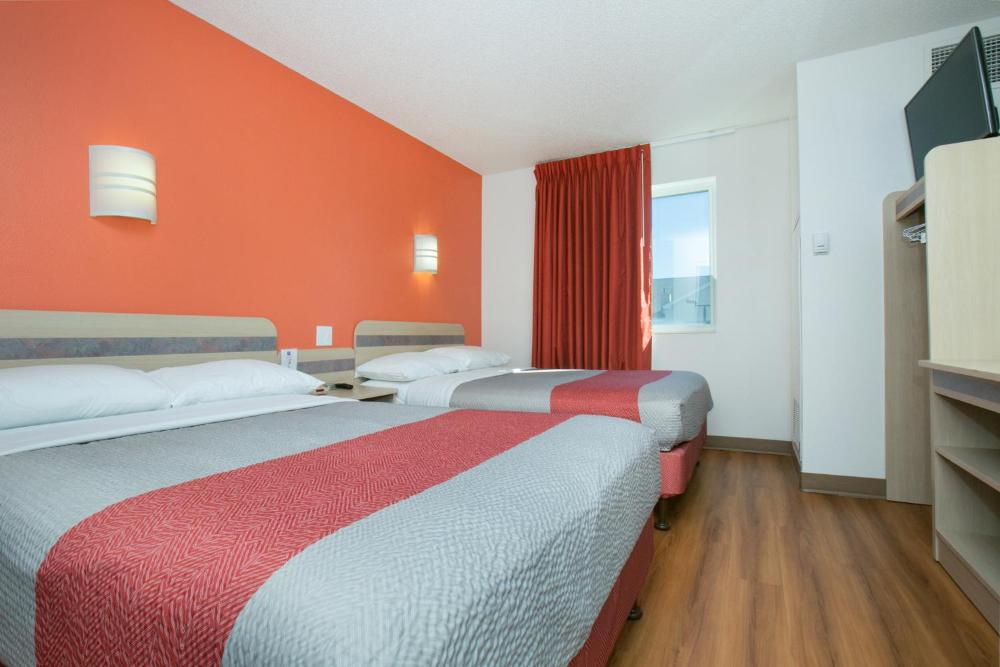 Deluxe Quadruple Room interior